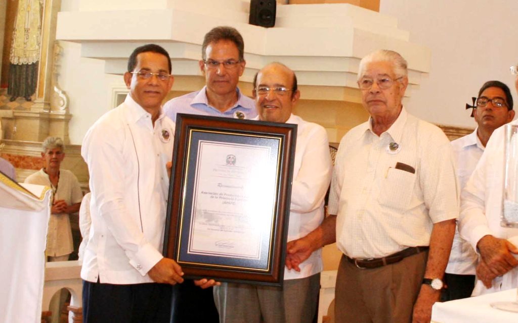 El senador Jose Rafael vargas realizó un reconocimiento a la Asociación de Productores de la Provincia Espaillat (APAPE)